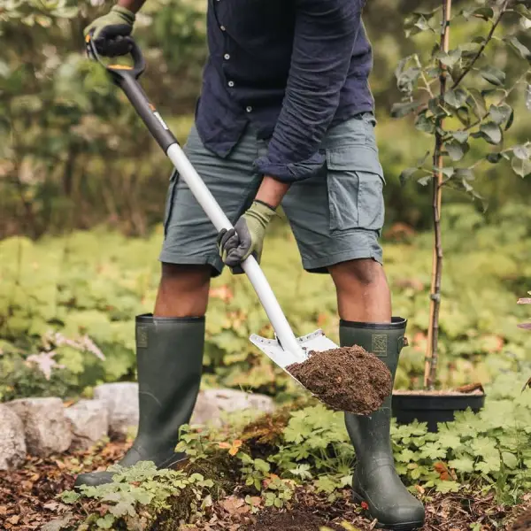 Fiskars Steel Long-Handled Digging Shovel