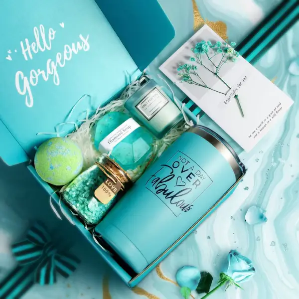 15+ Thoughtful Gift Ideas For InLaws and Parents