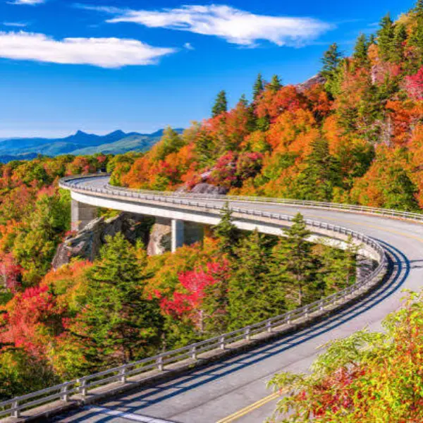 9 Destinations for Stunning Fall Leaves in the US